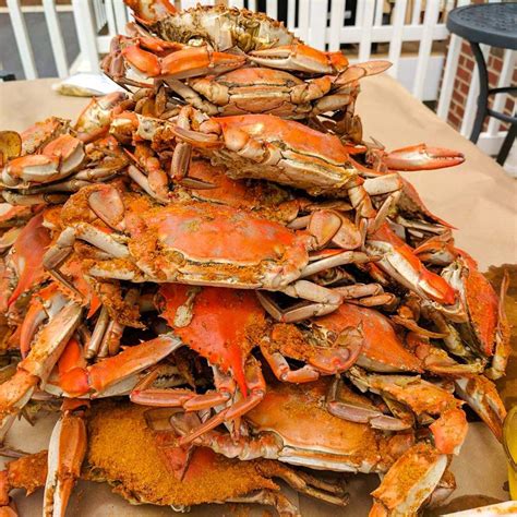Premium Large Male Maryland Blue Crabs by Cameron's Seafood | Goldbelly ...