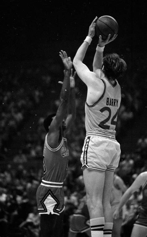 May 14, 1975: Warriors rally past Bulls, reach NBA Finals