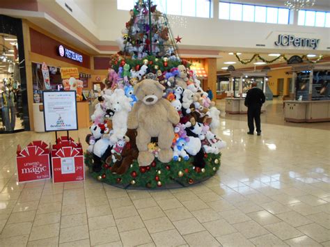 Christmas Donation Tree – Capital Mall – Premier Shopping, Dining and ...