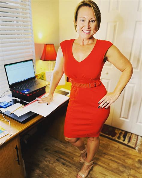 I love flashing the neighbours. He he. : r/sexylooking