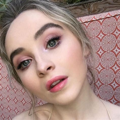Sabrina Carpenter Makeup - Festival Makeup Inspiration