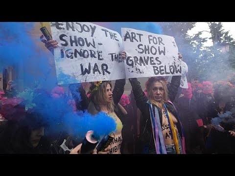 Italy: Femen and Pussy Riot protest Russia’s return to Venice Biennale
