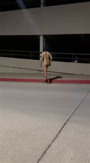 Naked at a parking lot🥵@public_exhib @public_exhib #TeamExhib #Exhib #ExhibicionismoPúblico #outdoors #outdoor https://t.co/EpDslKfRNT