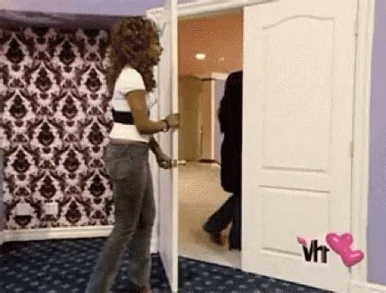 I can’t handle the lack of communication skills, emotional intelligence, and conflict resolution from some of u niggas these days. Mind you, you were in my dm tryna link like a fan, it never happened and here you are “6 months” later back in my dm, begging. Imma let it be known rn you don’t run shit over here. Hell my nigga don’t even run me. I suggest you keep it cute and come correct. You don’t want these receipts getting out do you?
