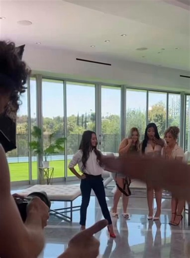 New hot GGGG scene cumming soon to a sticky screen near you where I play a naughty moderator for a sexy focus group of horny women to see which strap on design is the best one to put on the market! 📈👩🏻‍❤️‍💋‍👩🏻💦Watch to find out which one they pick only on @girlswaynetwork 🎬🎥 @ItsMichaelVegas @SiouxsieQMedia @AdultTimecom 🍑 @LivRevamped @SummerColxoxo @Codi_Vore 🤤