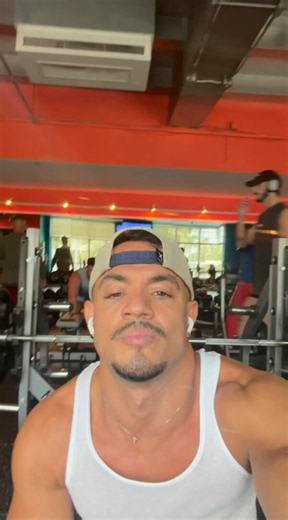 The way my gym crush looks at me... 👀
