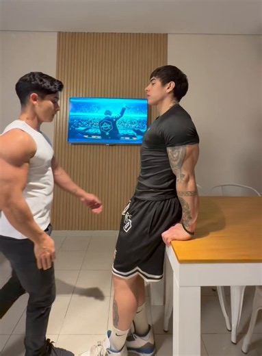 RT @Nicolasacoosta: I fuck my girlfriend's brother😈
