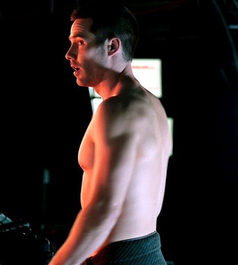 Luke Macfarlane in “Killjoys”