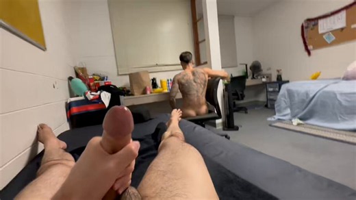 RT @hung8teen: my college dorm roommate studies naked with his AirPods in and had no idea 🍆💦