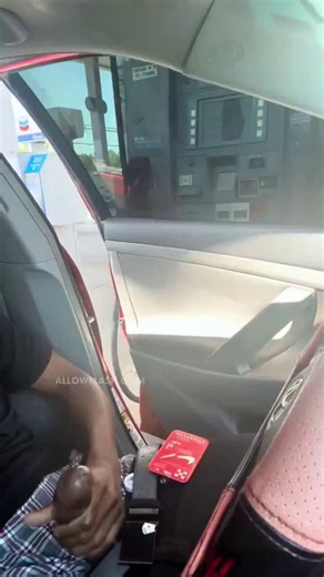 BBW saw his dick in the car and wanted to make moves but he wanted to pay for it #Gooner #Afterdark https://t.co/ThXGwZ06fk