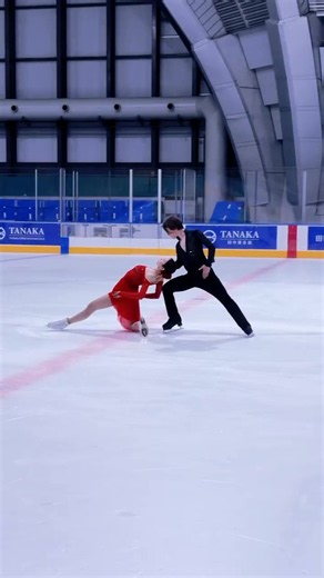 動きに全くズレがなくて2人のポエタがすごいあってて鳥肌立った……この2人は絶対日本史上最高のアイスダンスペアになると思う4年後の五輪が待ち遠しい…#宇野昌磨#本田真凜#しょまりん https://t.co/ZkulJnE2OK