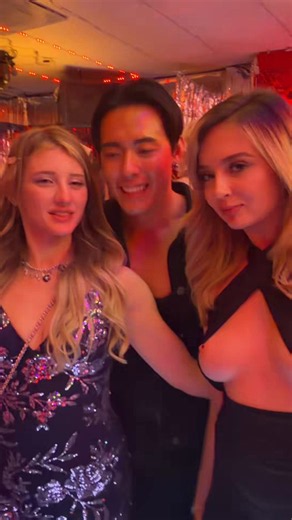 wanted to take a cute IG story during the PH awards party but I can’t post this now @MoreLexiLore @MelodyMarksxxx