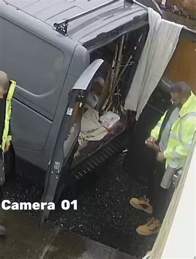 They were caught on CC TV- at the Back of the construction site The day all the guys at work found out @tradesmandick likes to service D🍆CK They watched him take his hung boss @GregorScottxx From that day on he was servicing all the guys on the construction site 🚧🚚