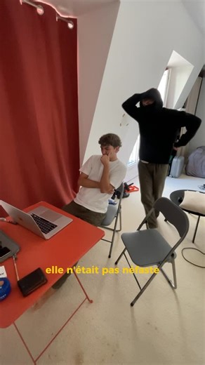 𝘙𝘰𝘮𝘢𝘪𝘯, 𝘙𝘪𝘦𝘯 𝘲𝘶’𝘶𝘯𝘦 𝘩𝘪𝘴𝘵𝘰𝘪𝘳𝘦 ! on Instagram: "LONELY IN PARIS ça devait être ça ! (LONELY IN PARIS est dispo sur mon profil (10 EP) ! ) un duo déjanté et borderline malheureusement je n’ai pas pu trop faire exister dans la saison 1, mais en sois faire une saison 2 de « LONELY » avec ce duo là ça peut vous chauffer ? #lonelyinparis #humournoir #série #duo #drole"