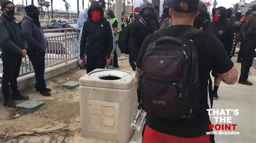 Journalist takes down a bunch of pussy commies all by himself