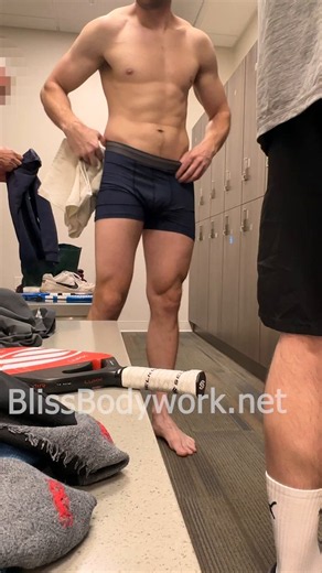 RT @OnlyFansMenn3x: ⚠️RISKY LOCKER ROOM TEASE⚠️ Bliss Bodywork's Cock gets the stealth Dick grab turning into a Hard Cock exchange. Full on…