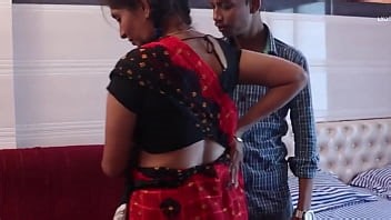 Verdammt nochmal, eine indische Dorffrau füllt ihre Muschi mit Sperma