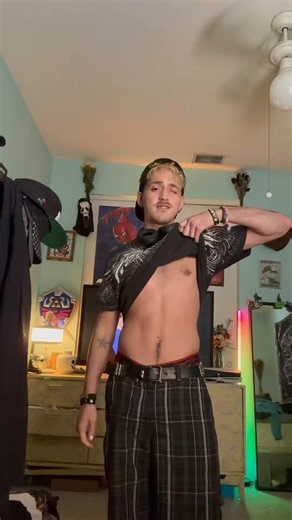 RT @sonof_dionysus: Happy #pride from your loser older best “friend”🖤 #y2k #alternative #chudai #gay #mlm #bi #latino