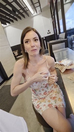 How to get free guacamole at Chipotle 😜(@dstxcouple)