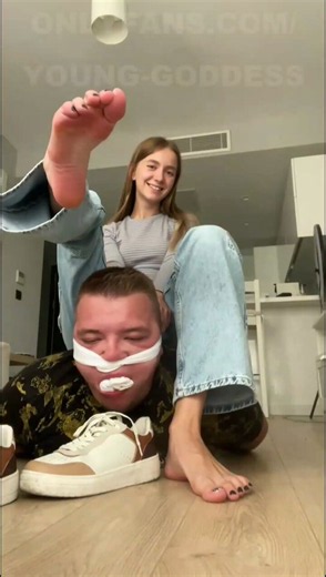 An obedient boy sniffs a Russian girl's socks, and she spits on him. The full version of this video and similar videos are in the BDSM group. Send me a message to join the group📩