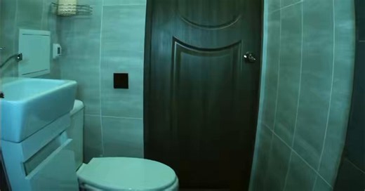 She Seduced me in a Club and I Fucked her in the Toilet