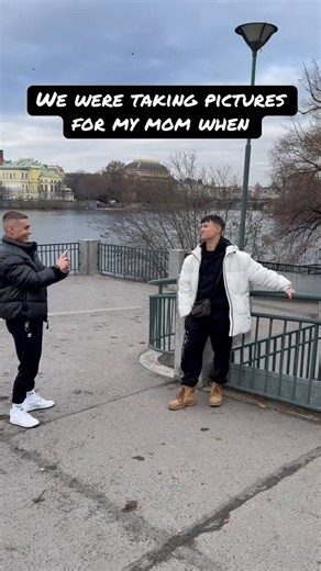A stranger stopped us while we were walking. 📷He asked if we'd be interested in posing for a few pictures. 👀