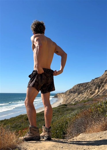 RT @theonlyseanford: sweaty hiker