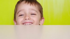 Little Child Plays Hiding Under Table : vidéo de stock (100 % libre de droit) 1026797423 | Shutterstock