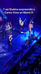 Shakira sorprende a Carlos Vives en su concierto de Miami ❤️ | TICONCIERTOS