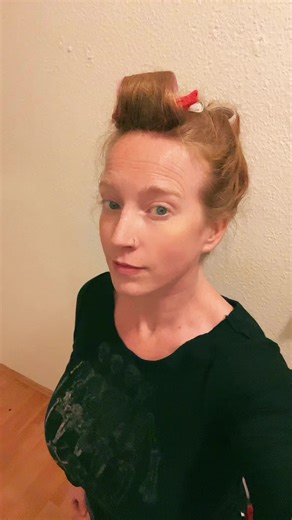 Time for some Halloween fun out in the city 🎃❤️🔥#ccshred #burningwitches #makeup #halloween | Courtney Cox