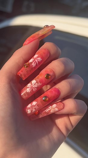 can’t go wrong with fun summer nails 💅 ☀️••• #nailart #nailtutorial #summernails #nailinspo | Slice