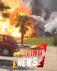 SPORTRAN CITY BUS EXPLODES 💥 ON NORTH HEARNE IN SHREVEPORT 😳 ⏰ 2:36 PM – A Sportran bus is on fire and has reportedly exploded at North Hearne and Forum Drive. Shreveport Police and Fire Departments are en route. The nearby dialysis center is being evacuated. Avoid the area. 🚗 | Louisiana Breaking News