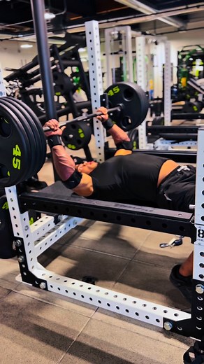 405Lb bench press for 2 reps - Heavy bench pressing benefits include building upper body strength and muscle mass, improving overall muscle endurance, and strengthening supporting muscles like the triceps and shoulders. It can also positively impact cardiovascular health by strengthening the heart and helping to lower blood pressure and blood glucose levels #fyp #foryou #motivation #fitness #gym #workout #bodybuilding #strength #powerlifting #benchpress #chestday | Robert Hook