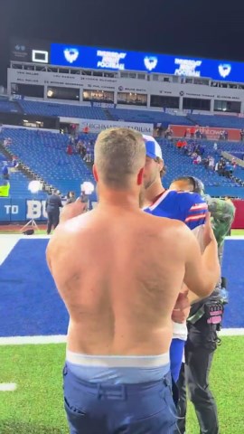 [Postgame] A wild Ryan Fitzpatrick goes shirtless in Buffalo