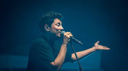 Mirai skončil v nemocnici, má zlomenou čelist. kapela odkládá koncerty