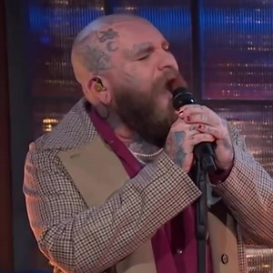 1.8K reactions · 212 shares | “Lose Control” with THE @kellyclarkson 凉 | Teddy Swims | Facebook