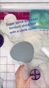 2K views | 麗 quick fondant shark fins #sharkweek #sharks #fondanttoppers #cupcaketoppers #DontSpillChallenge #foryourpage #cakeboss #caketutorial #tiktokcakes #BVIRAL | Off The Menu | Facebook