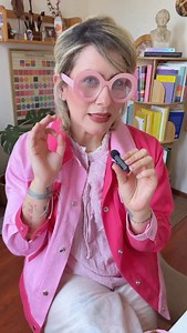 90K views · 9.1K reactions | Si amas el chocolate  esto es música para tus oídos… o tu paladar jaja. Comparte! PS: Por aquí FAN del chocolate amargo! Ropa soñada de @ianadisenos #color #colorimetria #arte #diseño #chocolate | Saloria | Facebook