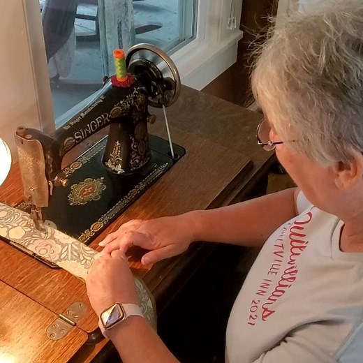 Bonnie K Hunter on Instagram: "There is some treadling happening with the July Quiltvillians at Quiltville Inn! ⁣ ⁣ I love to see this! 🧵💟✂️⁣ ⁣ Also - my cell data is all I have to connect at the cabin and something has happened to our signal. What used to be several bars of 4G is now down to 1X 🤯⁣ ⁣ My posting may be a bit sporadic until this is resolved!⁣ ⁣ ⁣ ⁣ ⁣ ⁣ ⁣ ⁣ #quiltville #bonniekhunter #quiltvilleinn #quiltretreat #retreathouse #vintagesewingmachine #treadlemachine #singer66 #sing
