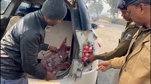 1.9M views · 13K reactions | बिहार में लग्जरी गाड़ी से निकलने लगी अचानक शराब,ब्रांड देख पुलिस के होश उड़ गए। | Samar Singh Rathor | Facebook