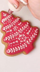 189K views · 2.4K reactions | Christmas cookie decorated with wet-on-wet royal icingThe full tutorial and my cookie recipes are in the Cookie Art Club! #Christmascookies #christmasprep #naturalfoodcoloring | SweetAmbs | Facebook