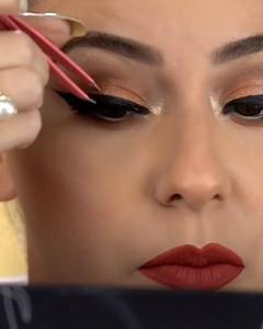 6.1K views | FINALLY, an easy tutorial on applying false lashes!! By Makeup By Rose XOXO IG: https://bit.ly/33d7VBR | Cuff-Zoned | Facebook