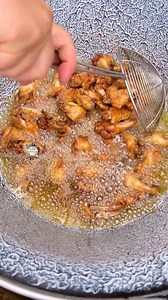 Aripioare prajite in ceaun. | Ella Cooking