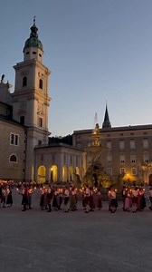 Festspieleröffnung in Salzburg 😍🙌 Musik 🎵, Schauspiel 🎭, Lesungen📖, Filme🎥, Ausstellungen, Tanz💃, Führungen 👉 an 31 Spielstätten findet am 22. und 23. Juli ein unvergesslicher Auftakt zum Festspielsommer statt! ❤ 👉 Ein Highight ist auch heuer wieder der Salzburger Fackeltanz am Samstag um 22:30 Uhr am Residenzplatz. 🔥 | SalzburgerLand