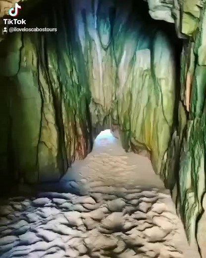 4.3K views · 109 reactions | Está es la famosa ventana del pacífico, cada cierto tiempo (4años aproximadamente) ocurre un fenómeno natural que baja la marea del mar dejando descubierta la ventana y así se puede caminar por debajo del Arco de Cabo San Lucas  | I love los cabos | Facebook