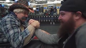 ARM WRESTLING GRANDPA HUSTLES BAR | Devon Larratt | BADA BING Mexico