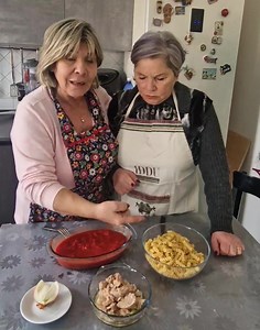 Eliche con salsa al tonno.Un primo facile veloce ma buonissimo.buona domenica a tutti | Ciretta e Rosalba