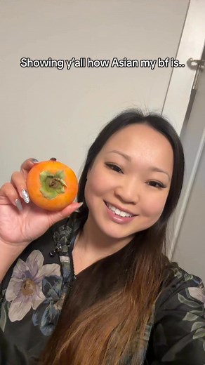 Have yall had persimmons before? My dad gave us a whole bag 😆😋 #relationships #persimmon #asian #blasiancouple #reels #couples | Doana & Ray