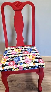 How to paint wood chairs with Chalk paint! Details at Doodlecraftblog.com . . . @plaidcrafts #plaidcrafts #plaidcreators #upcycledcrafts #upcycled #furniture #roadsiderescue #trashtotreasure #upcycling #repurposed #recycle #upcycledcraft #crafts #diycrafts #reducereuserecycle #recycledcrafts #upcycledcreations #upcyclecrafts #creativereuse #creativereusecommunity #creativereuseprojects #upcyclecraft #crafts #creativereusematerials #upcyclecrafting #diycrafts #Doodlecraft #Doodlecraftblog | Doodl