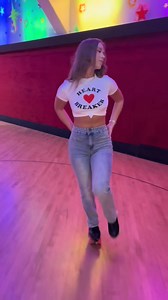 2.5K views · 281 reactions |  @Addison Rae #skate #skater #rollerskating #rollerrink | Binnnaaa | Facebook